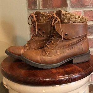 Girls brown leather boots. Size 5.